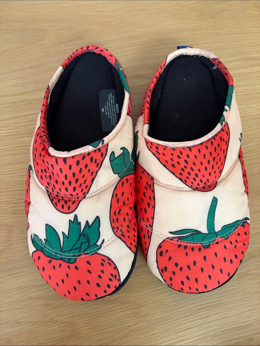 Baggu strawberry slipper M/L